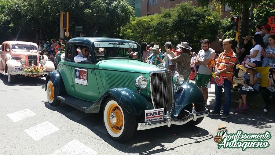 Desfile autos clasicos y antiguos renaul sofasa 2019