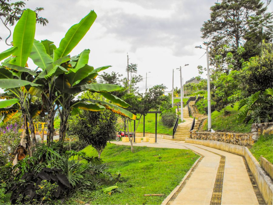 La vuelta en la Sierra un recorrido por las calles de un nuevo barrio de Medellín 10 eco-parque Villa Turbay
