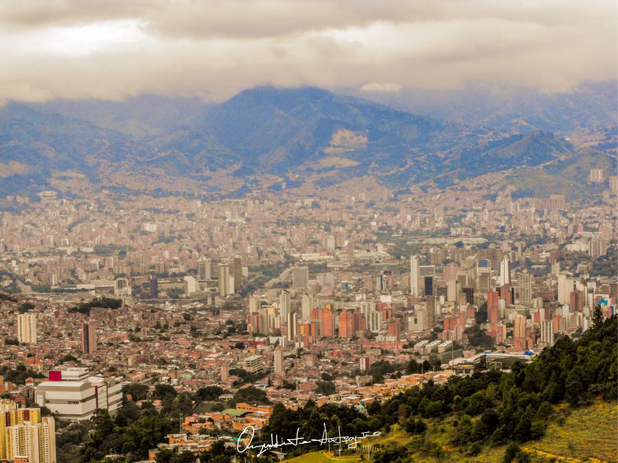 La vuelta en la Sierra un recorrido por las calles de un nuevo barrio de Medellín 4 Medellin