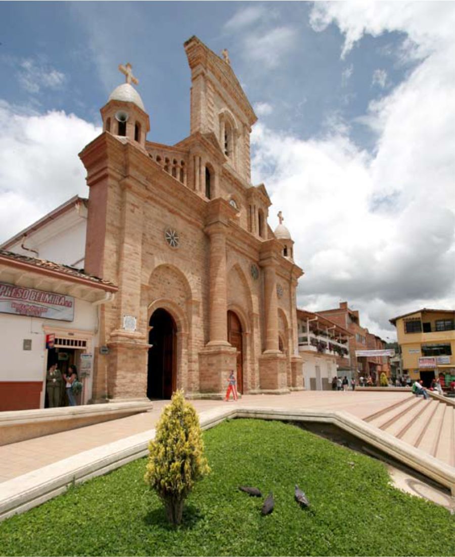 Tres pueblos Antioqueños como destino turístico poco conocidos. 4 Iglesia Principal de Entrerríos