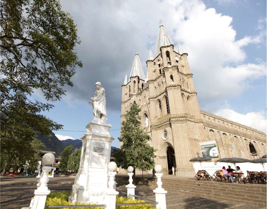 Jardín Antioquia, guía de viaje para conocer lo mejor de uno de los pueblos más bonitos del mundo 10 Iglesia de la Inmaculada Concepción - Basílica Menor