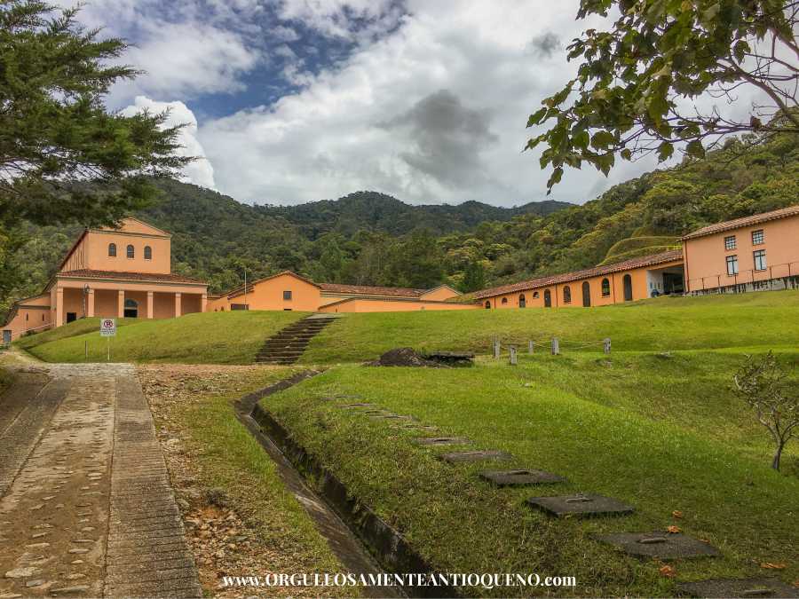 Guatapé Antioquia el pueblo que encanta con sus colores y alegría 12 Monasterio de los Monjes Benedictinos
