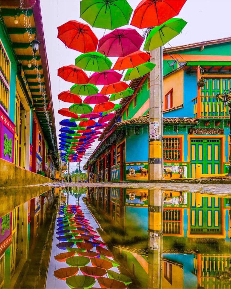 Guatapé Antioquia el pueblo que encanta con sus colores y alegría 5 Calles de Guatapé Antioquia Foto: @lilaacero