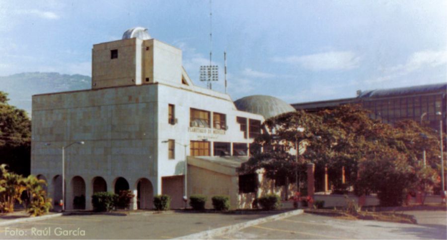 Carabobo norte, un espacio renovado para el disfrute de la familia Antioqueña 14 Edificio del Planetario antes de la remodelación. foto: planetariomedellin.org