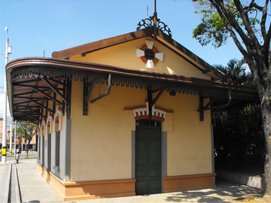 Estación ferrocarril el bosque