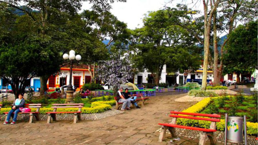 Ruta Religiosa y turística en Antioquia 15 Parque principal Jardin Antioquia