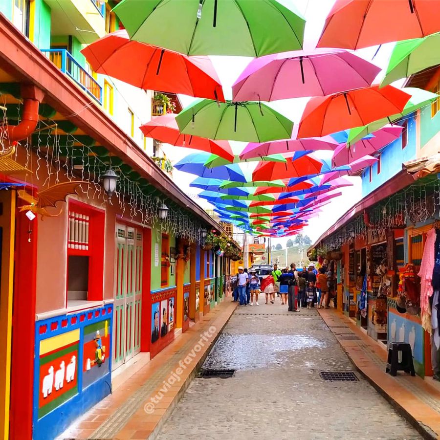Medellín desde los ojos de una viajera 9 Recorriendo Guatapé Foto: @Tuviajefavorito