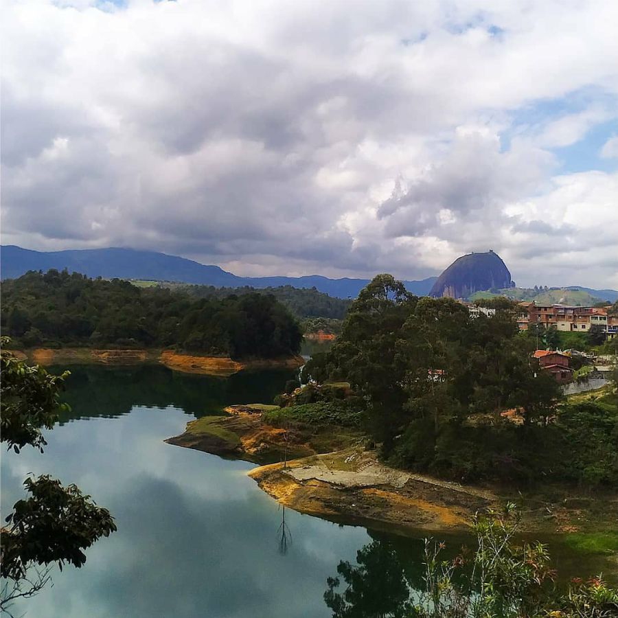 Medellín desde los ojos de una viajera 7 Represa Peñol Guatapé foto @Tuviajefavorito