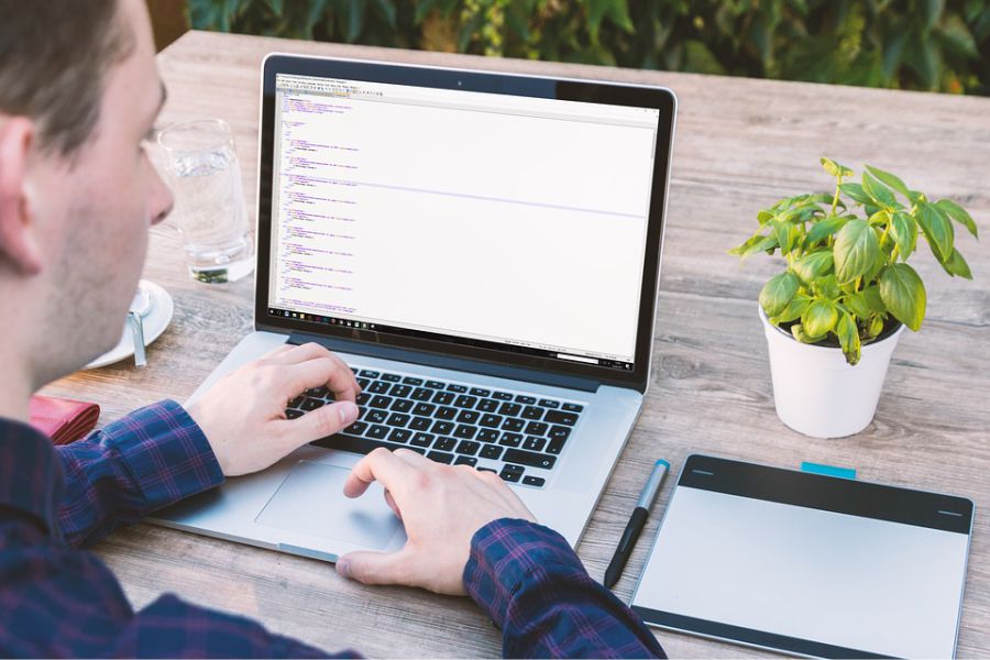 Cinco ideas de negocio que te permiten ganar dinero trabajando desde casa 5 Traductor