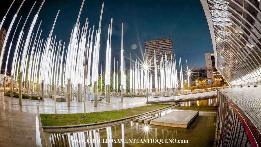 Medellín es seleccionada como la mejor ciudad para vivir en Colombia 5 Parque de las luces Medellín foto créditos a su autor