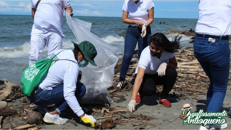 Jornada de limpieza en las playas de necocli antioquia
