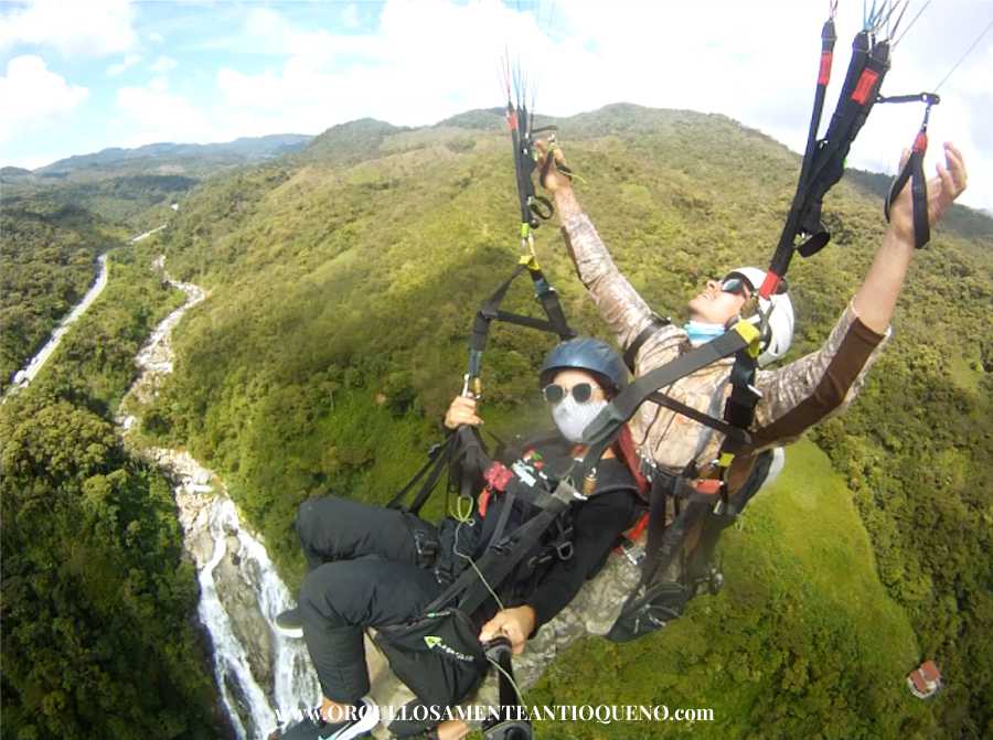 Volar en parapente en Cocorná
