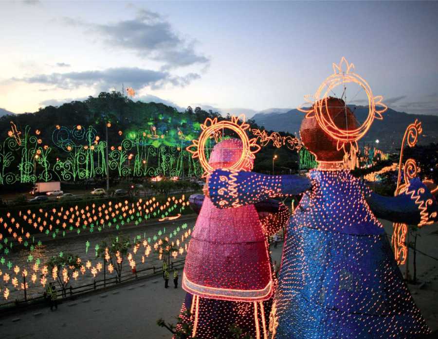 10 eventos y lugares en Medellín que la hacen uno de los mejores destinos turísticos de Colombia 5 Alumbrado Navideño de Medellín