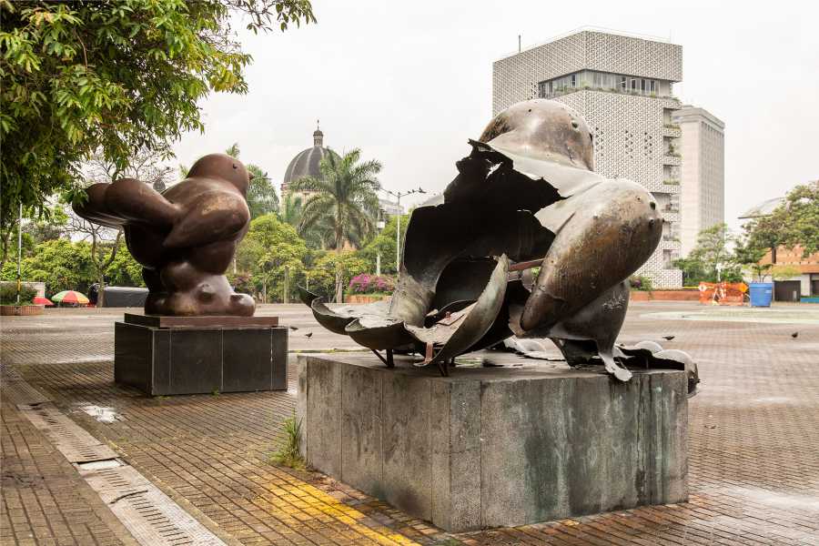 En Medellín se celebra el cumpleaños 90 del maestro Fernando Botero con un ejercicio de memoria histórica 3 Ave Fernando Botero