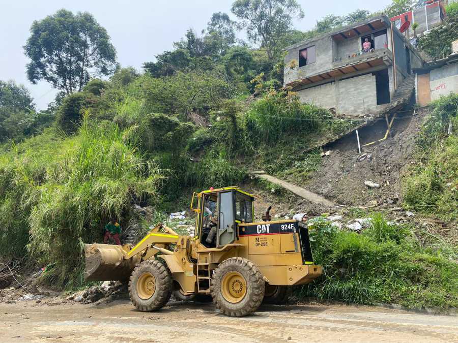 Derrumbe en via al tunel de occidente