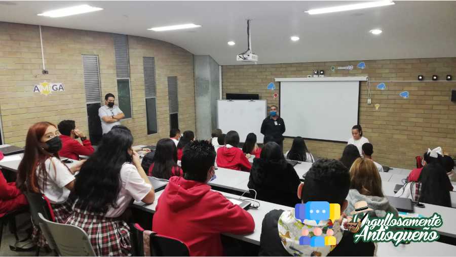 Estudiantes de Medellin fortalecen sus habilidades para el siglo XXI