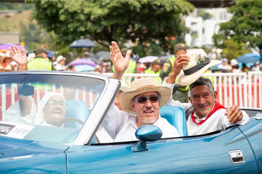Medellín proyecta más de 28.000 visitantes y una derrama económica de US$29 millones durante la Feria de las Flores 2022 7 Desfile de silleteros pioneros
