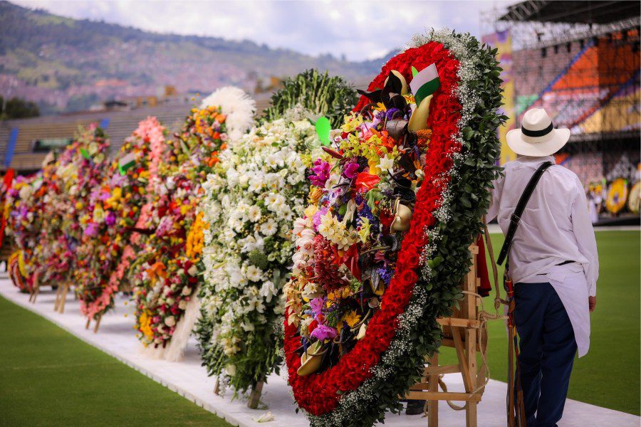 Abiertas las inscripciones para asistir sin costo a los palcos del Desfile de Silleteros, ingresa aquí al link del formulario de inscripción 2 Premiacion silleteros