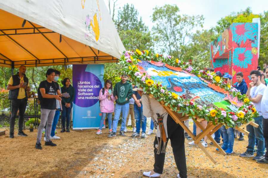 Silleteros de Santa Elena 40 se capacitan en tecnologías 4.0 con jóvenes de la comunidad maker 2 Silletero