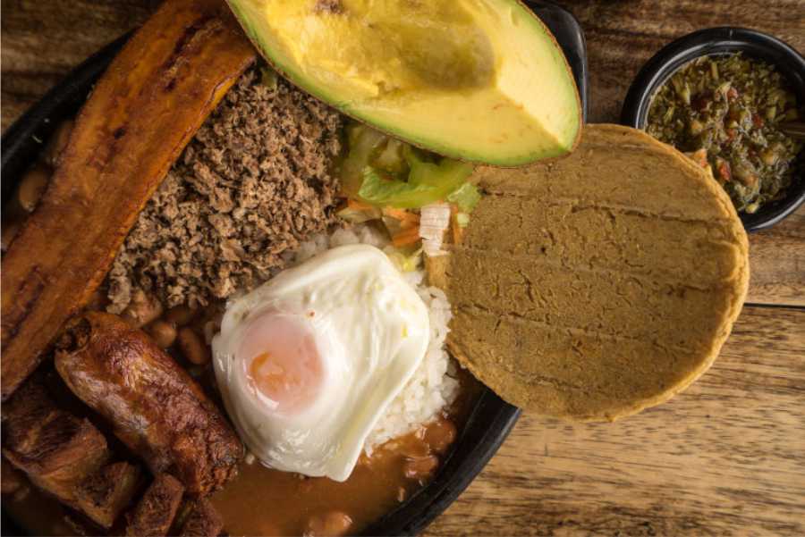 Siete tours gratuitos recomendados en Medellín que no te quieres perder para conocer de cultura, arte, gastronomía y mucho más 11 Free Tour gastronomico por Medellin