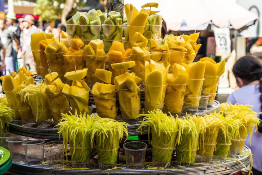 Siete tours gratuitos recomendados en Medellín que no te quieres perder para conocer de cultura, arte, gastronomía y mucho más 12 Frutas del tour gastronomico por Medellin gratis