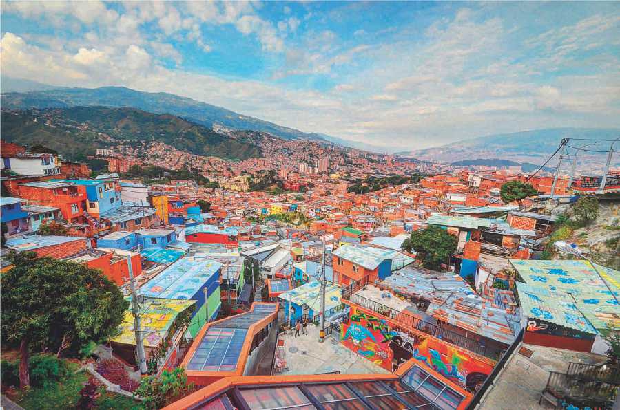 Siete tours gratuitos recomendados en Medellín que no te quieres perder para conocer de cultura, arte, gastronomía y mucho más 7 Graffitour comuna 13 Medellin