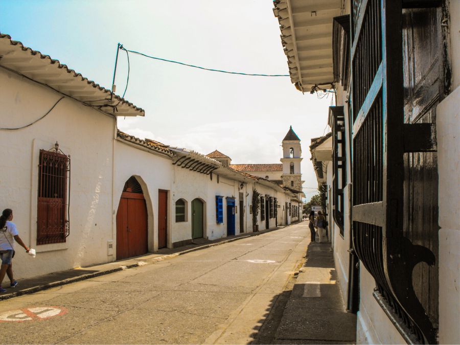 Visita Antioquia y descubre los destinos más turísticos, su Patrimonio Histórico, Cultural y Natural 4 Calles de Santa Fe de Antioquia