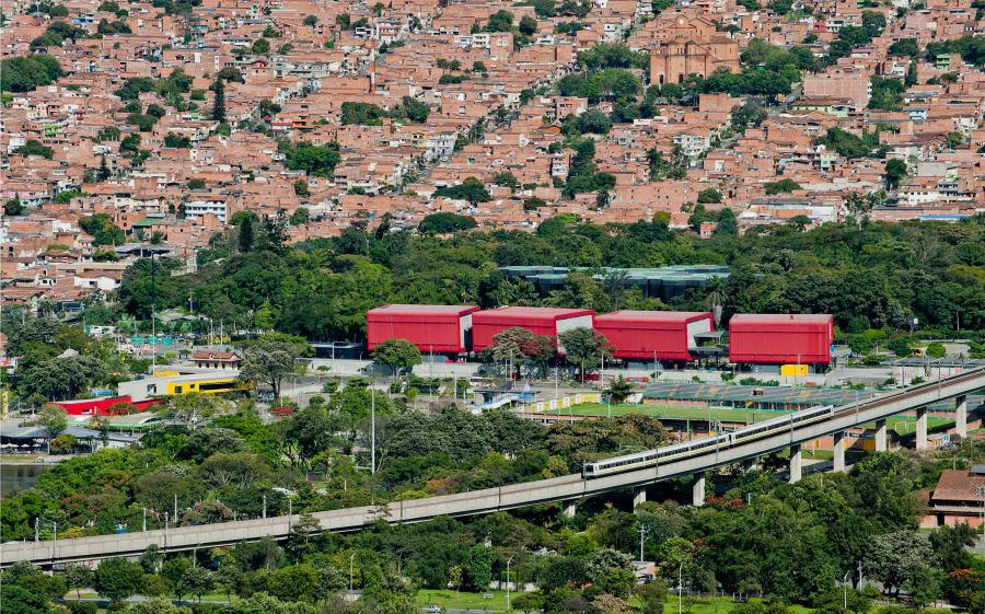 Los 10 lugares imprescindibles que deben visitar en su viaje a Medellín la Ciudad de la Eterna Primavera 11 Parque