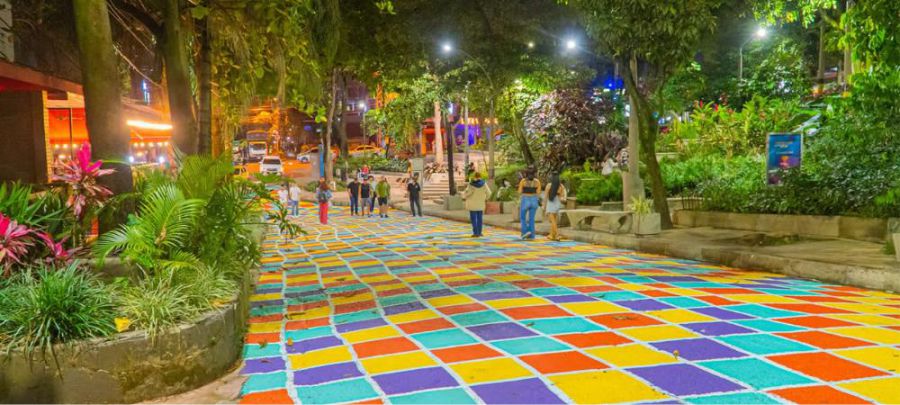 Los 10 lugares imprescindibles que deben visitar en su viaje a Medellín la Ciudad de la Eterna Primavera 14 Parque Lleras