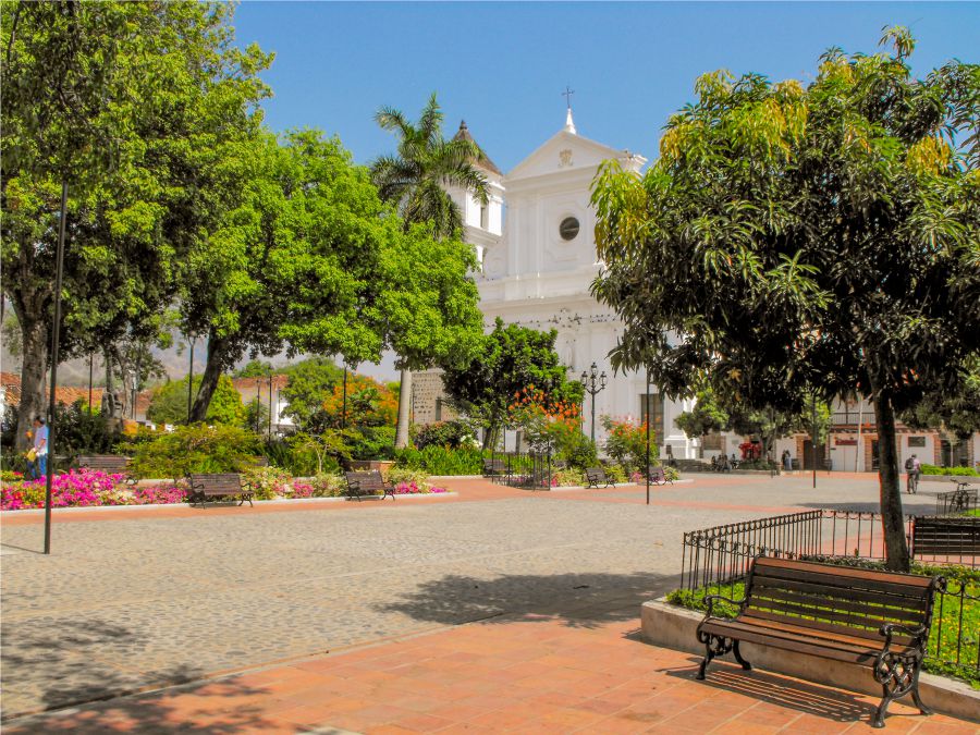Visita Antioquia y descubre los destinos más turísticos, su Patrimonio Histórico, Cultural y Natural 2 Parque Santa Fe de Antioquia