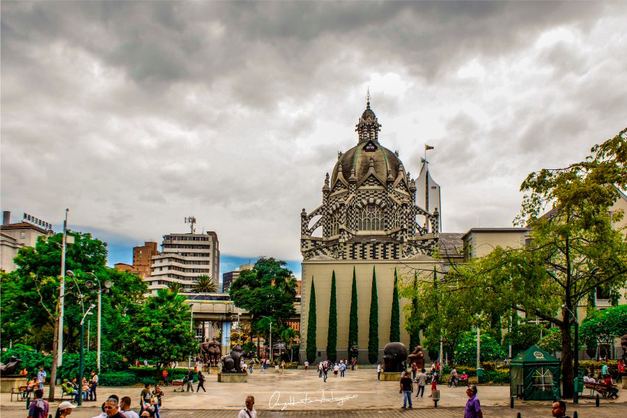 Los 10 lugares imprescindibles que deben visitar en su viaje a Medellín la Ciudad de la Eterna Primavera 5 Plaza Botero Medellín