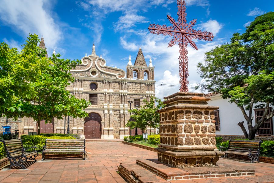¡Descubre los destinos más baratos para Semana Santa y ahorra dinero en tus vacaciones! 4 Santa Fe de Antioquia 2