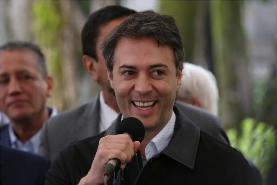 Daniel Quintero se va a volar