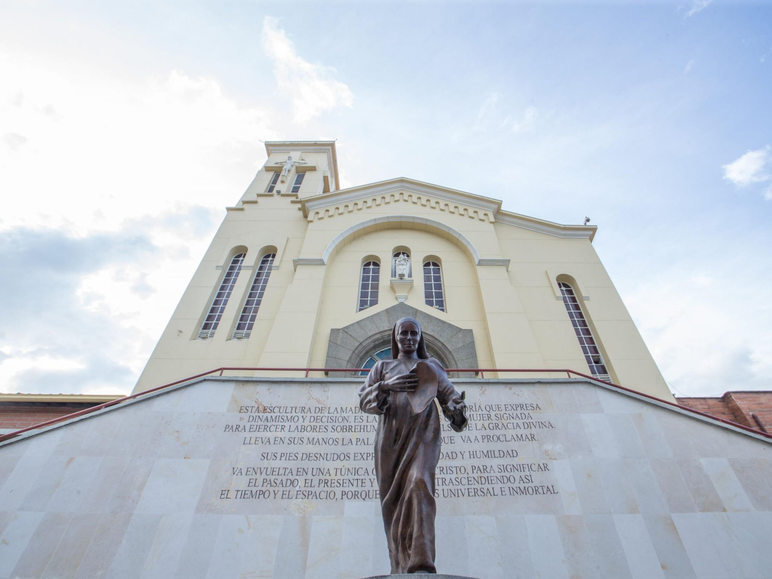 Ruta Turística, Cultural y Religiosa: Diez Lugares Imperdibles para Visitar en Medellín En cualquier época 4 6. Santuario Madre Laura scaled