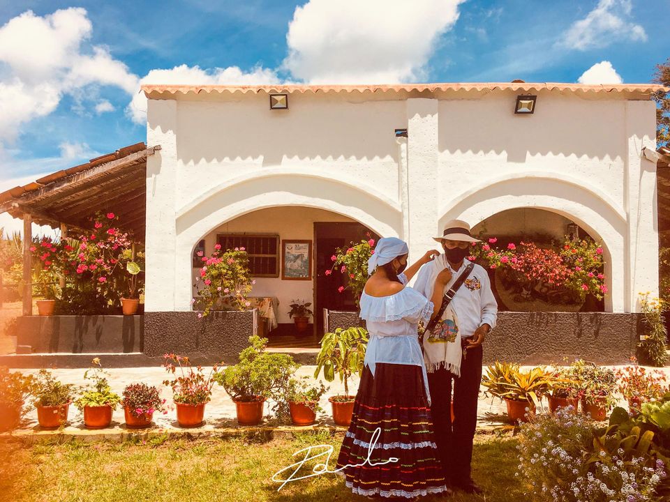 Ruta Turística, Cultural y Religiosa: Diez Lugares Imperdibles para Visitar en Medellín En cualquier época 9 Finca silletera Alquería del silletero Familia Grajales