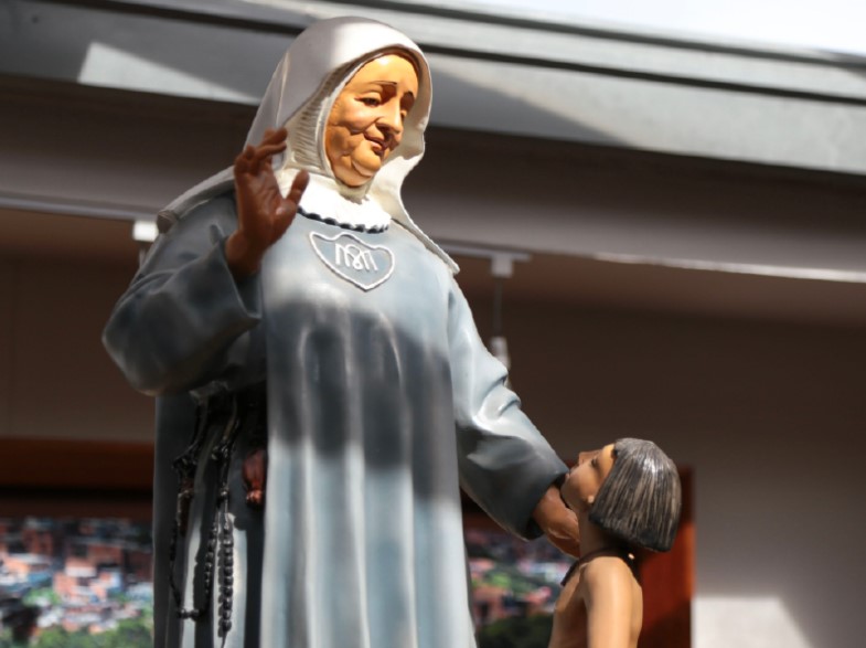 Madre Laura