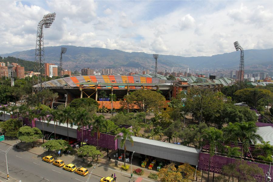 Pantallas giigantes en el atanasio girardot para ver las finales