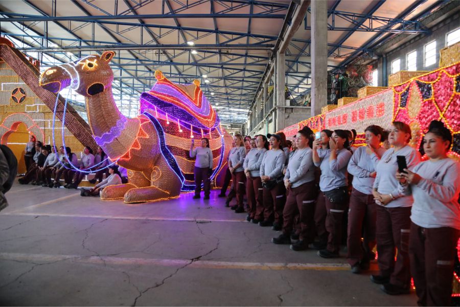 Adiós a los alumbrados de figuritas de Disney y que se burlaban de las tradiciones de la familia antioqueña. Vuelven los Alumbrados tradicionales Navideños en Medellín 2024 Una Fiesta de Luz para toda la familia 5 Artesanas de los alumbrados