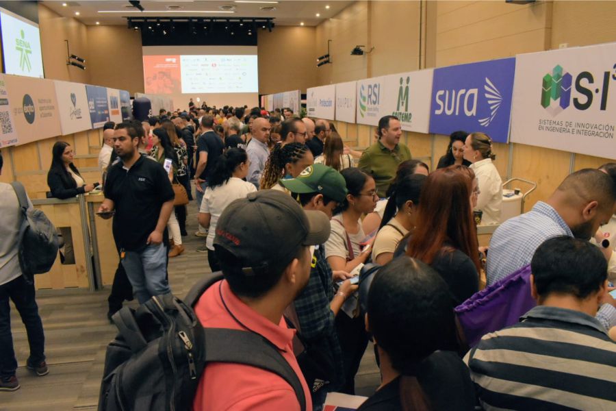 Medellín Impulsa el Empleo con Ferias y Formación en Habilidades Digitales 2 Medellin Impulsa el Empleo con Ferias