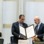 El Metro de Medellín se une a la celebración de los 35 años de la Copa Libertadores de Atlético Nacional con una Cívica conmemorativa 7 Ricky recibe el reconocimiento Orden al Mérito Don Juan del Corral por sus 45 años de humor, arte y ...