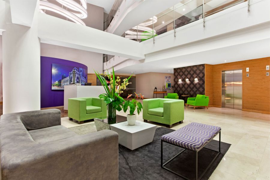 La Quinta By Wyndham Medellin Recepcion