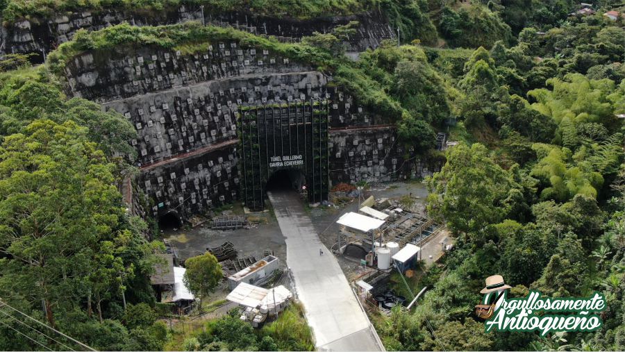 Asi se cumplio uno de los mayores retos de la ingenieria en Colombia Mira como Antioquia y Medellin finalizaron el Tunel del Toyo