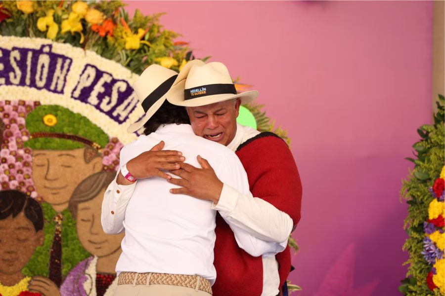 El emocionante momento de la premiación de los silleteros y el triunfo de Juan Pablo Sánchez como ganador absoluto en el Desfile de Silleteros 2025 5 Dieno Londono