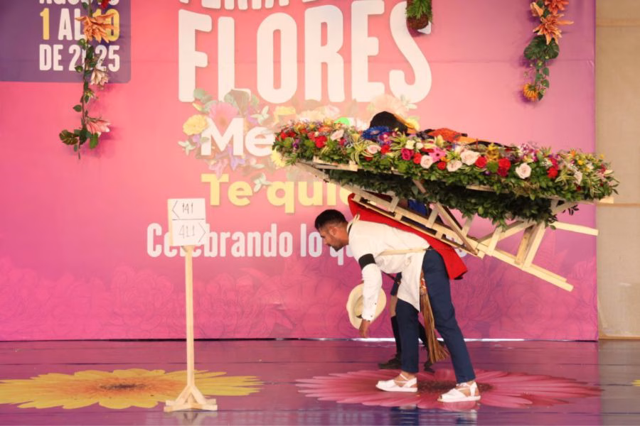 El emocionante momento de la premiación de los silleteros y el triunfo de Juan Pablo Sánchez como ganador absoluto en el Desfile de Silleteros 2025 4 Ganadores del desfile de silleteros medellin 2025