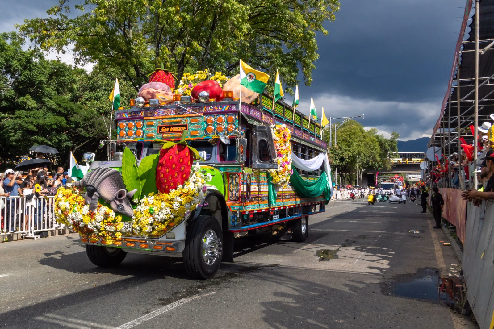 Feria de las Flores 2026 así puedes conseguir uno de los 14.000 pases dobles para los palcos 4 Cuales son los cuatro desfiles incluidos en el sorteo