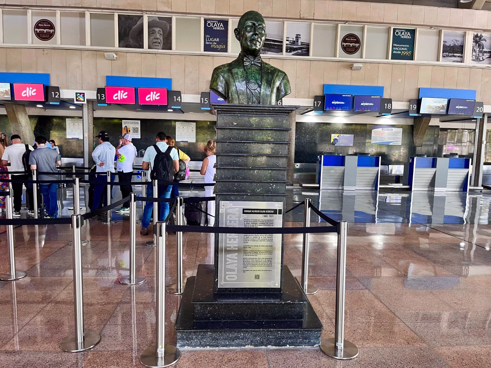 Aeropuerto Olaya Herrera celebra el Mes del Patrimonio con recorridos, tango y yoga 2 Recorridos por el Aeropuerto Olaya Herrera para descubrir su historia